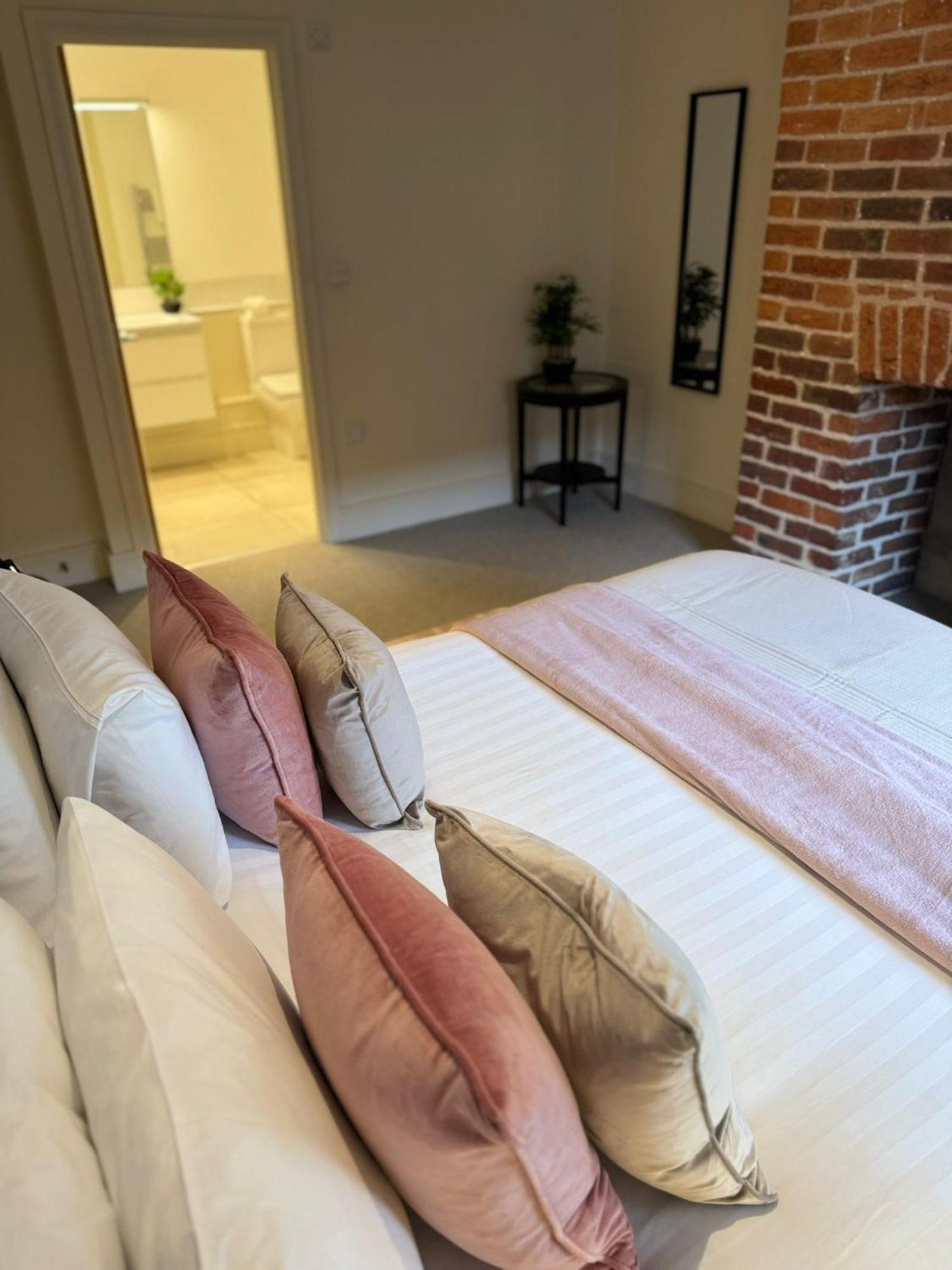 Osbourne House Pink 2 Bed, 2 And Half Bath Apartamento Birmingham Exterior foto